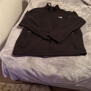 Northface winter coat for men.